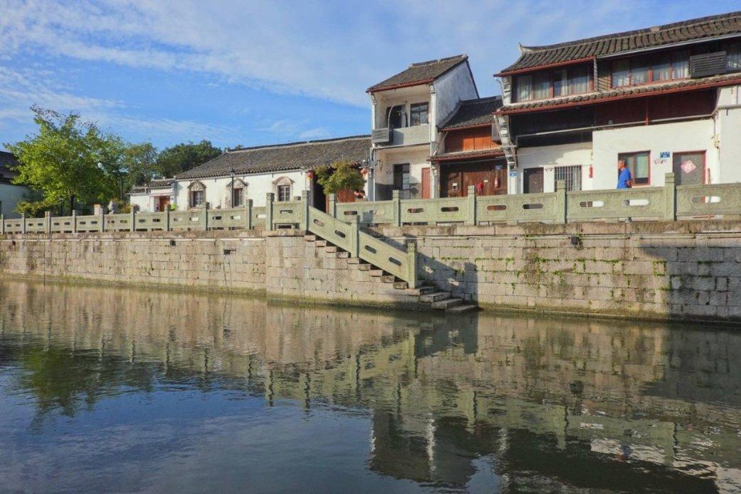 贝乐虎教宝宝们念古诗《望庐山瀑布》，快来学习吧游戏画面